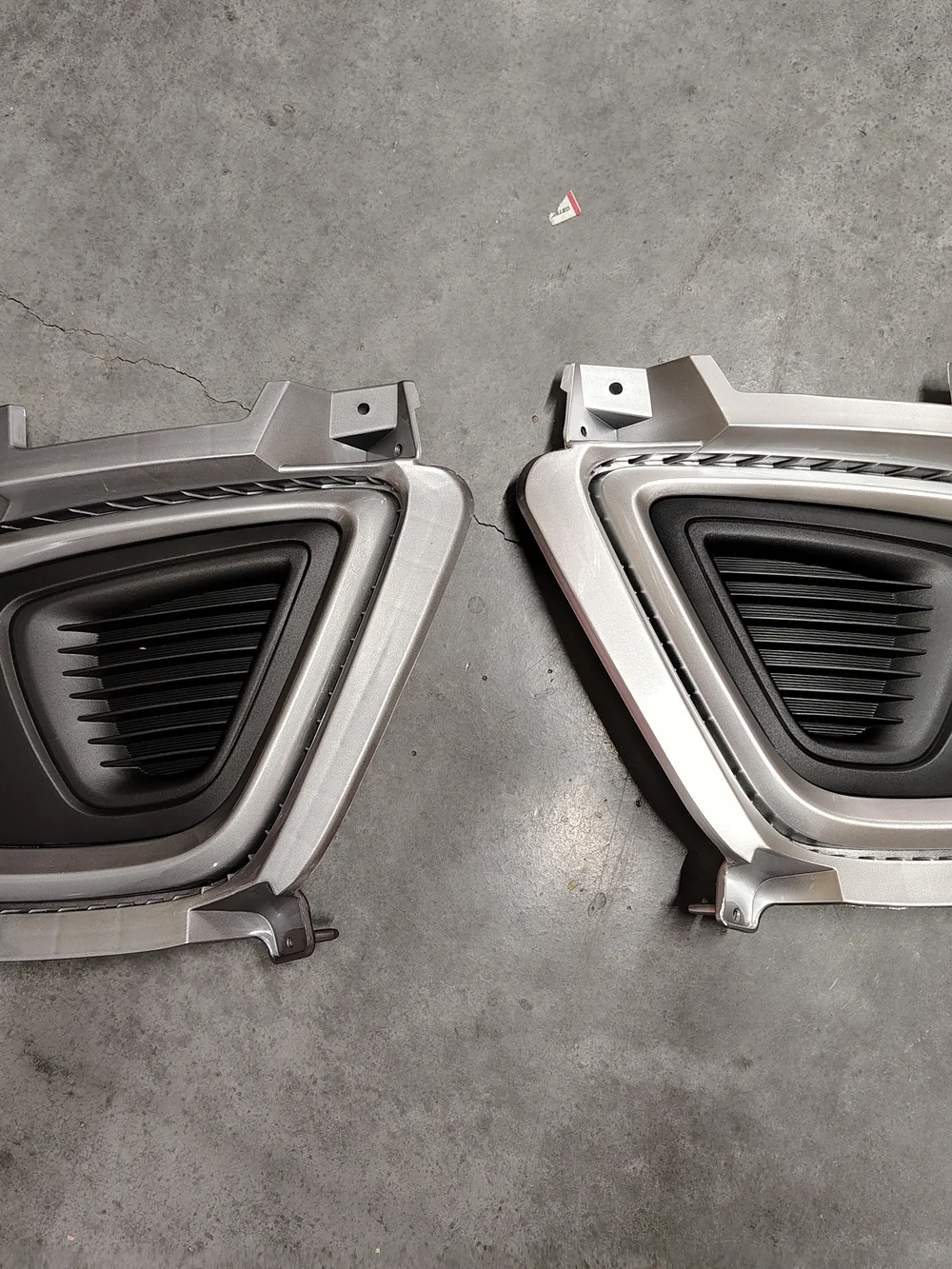 Kia Sorento Bumper Fog Light Covers Bezels NEW!!